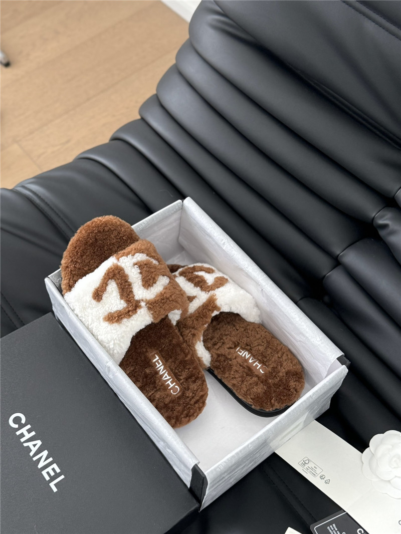 Ch**el shearling home slides brown/white