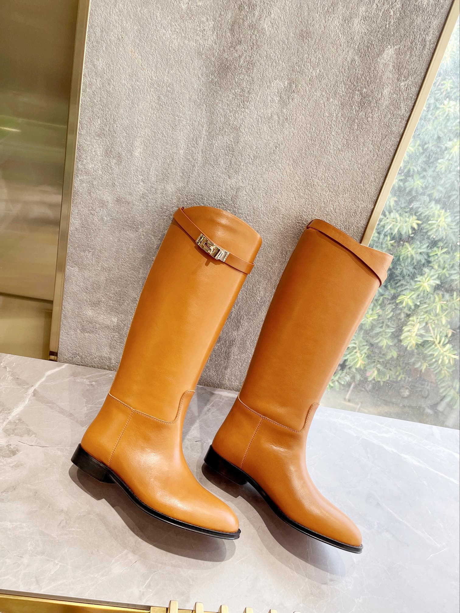 H**me5 brown calfskin jumping boot