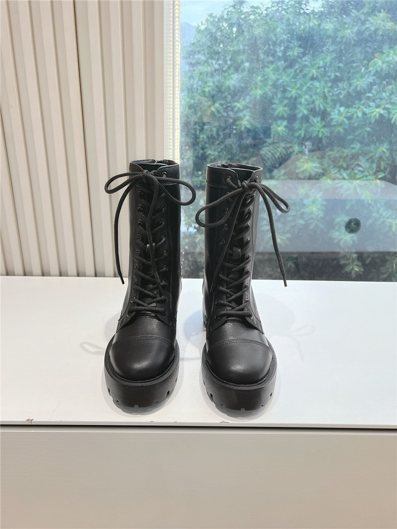 D10r platform lace-up black leather boots