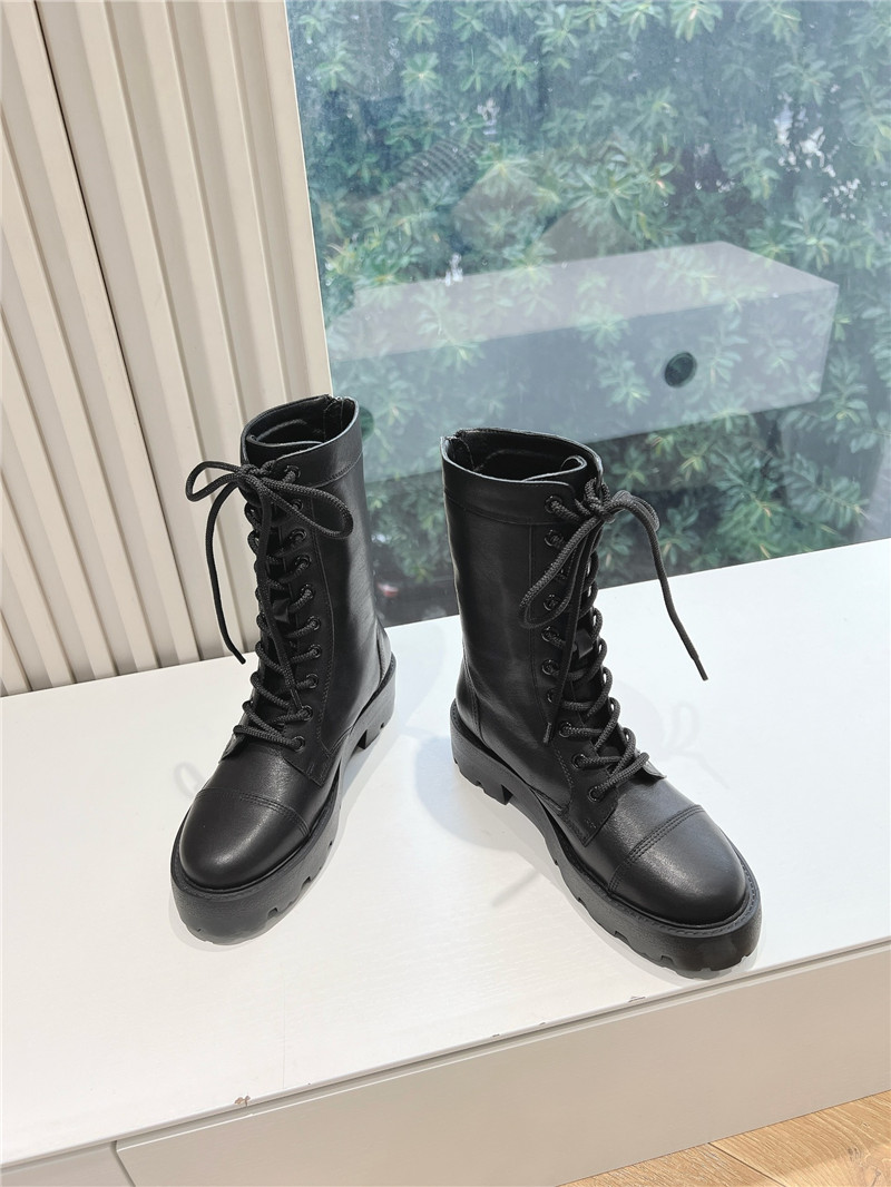 D10r platform lace-up black leather boots