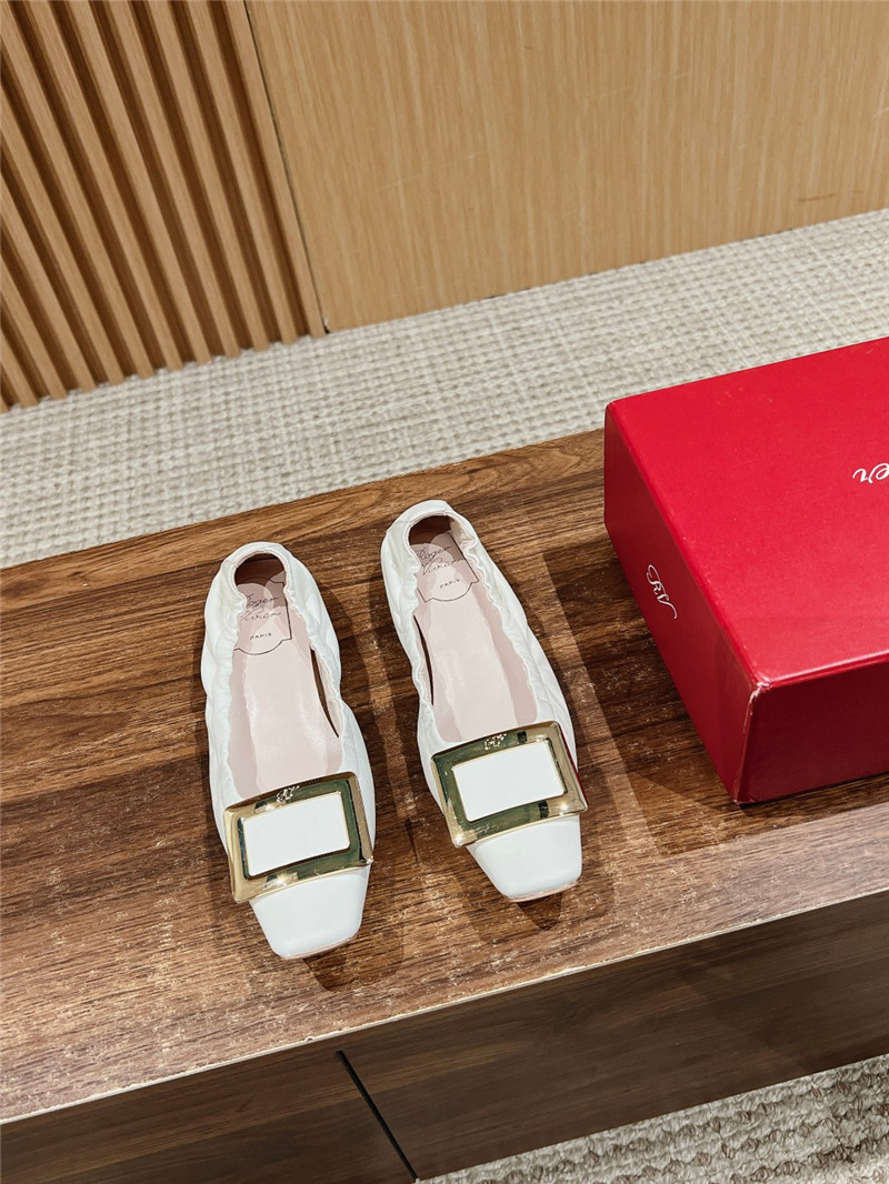 Roger Vivier Belle Vivier Ballerinas in Off-White Leather