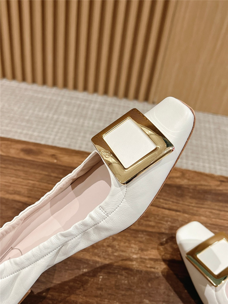 Roger Vivier Belle Vivier Ballerinas in Off-White Leather