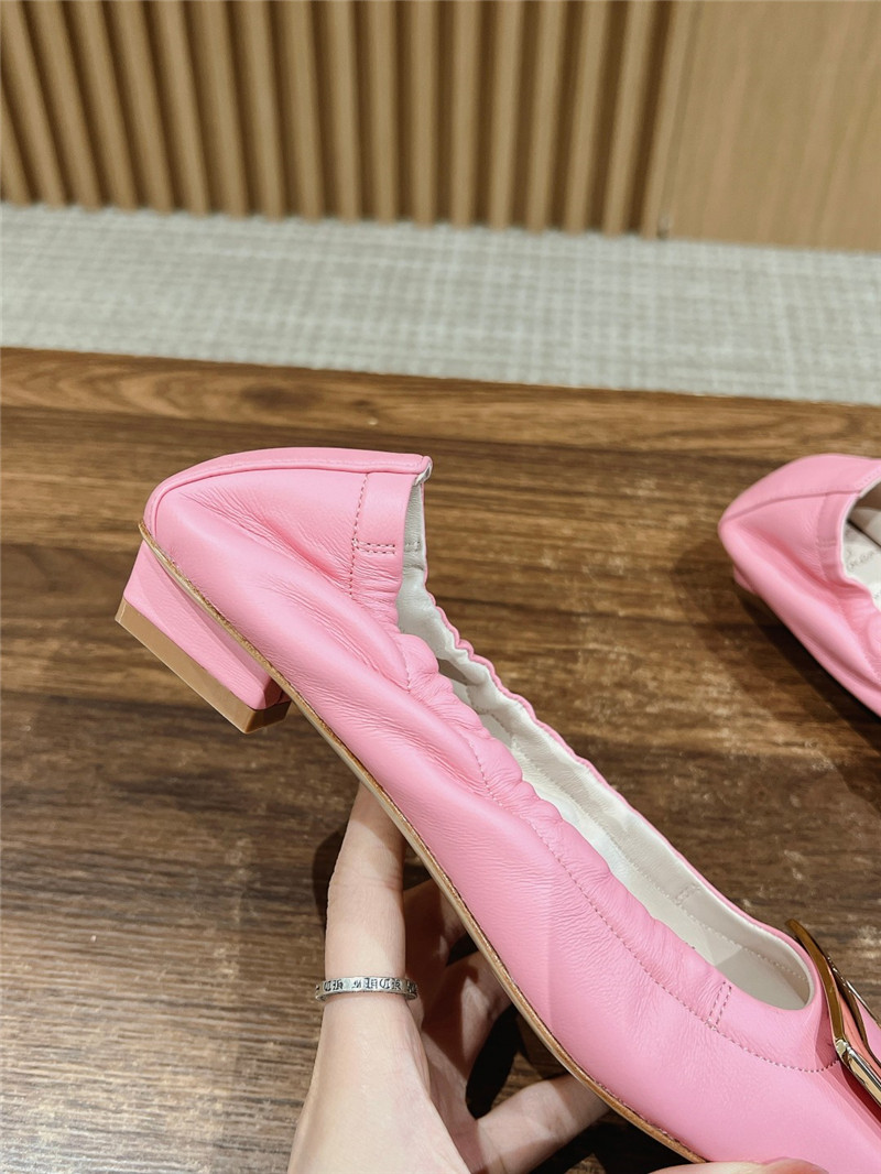 Roger Vivier Belle Vivier Ballerinas in Pink Leather