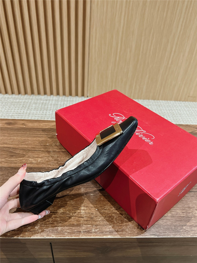 Roger Vivier Belle Vivier Ballerinas in Black Leather