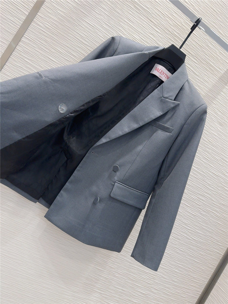 Va1e*ntin0 lapel double breasted suit replica clothing sites