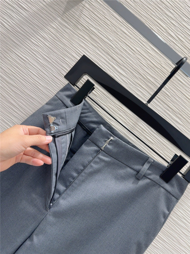 Va1e*ntin0 new trousers replicas clothes