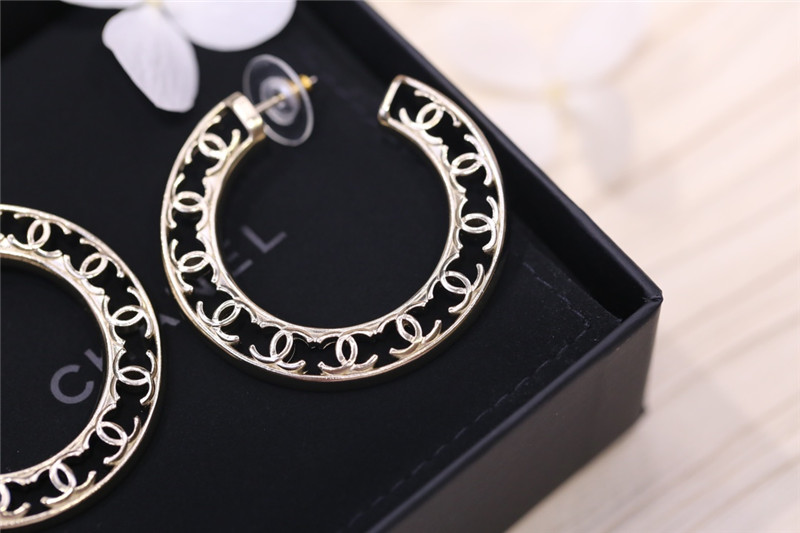 Ch**el hollow multi-c earrings