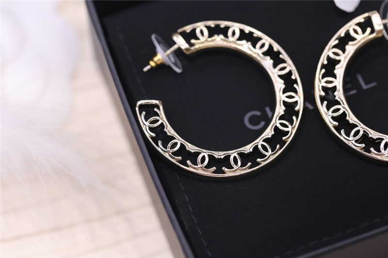 Ch**el hollow multi-c earrings