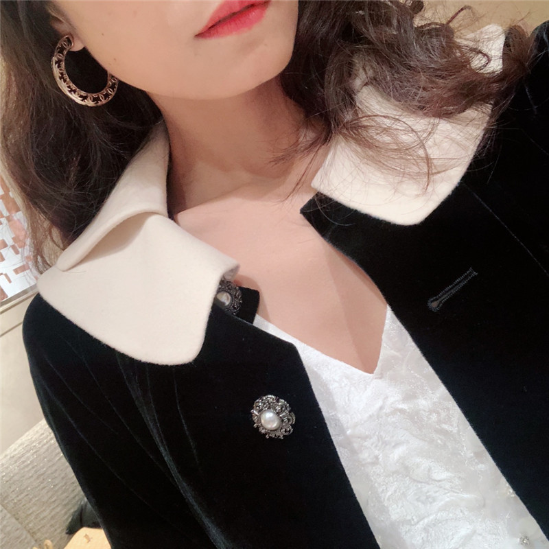 Ch**el hollow multi-c earrings