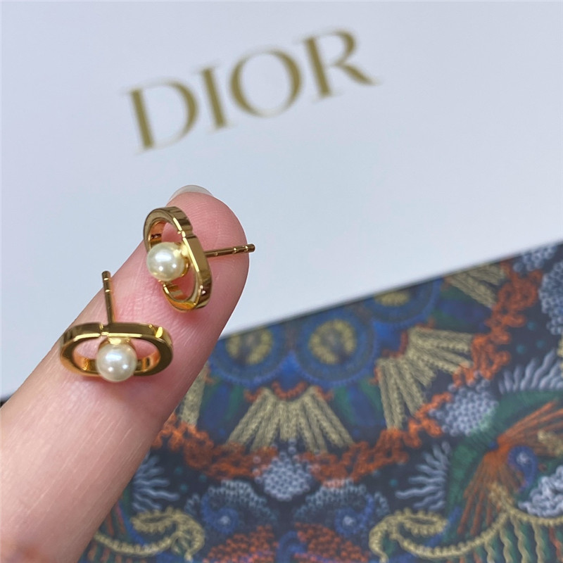 D10r cd pearl earrings