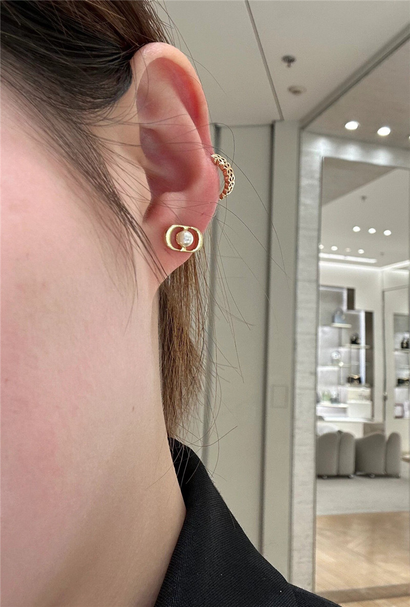 D10r cd pearl earrings