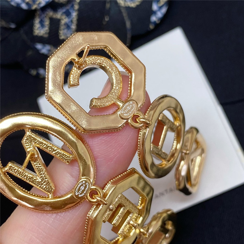 ch**el D1am0nd 8 frame oval letter earrings