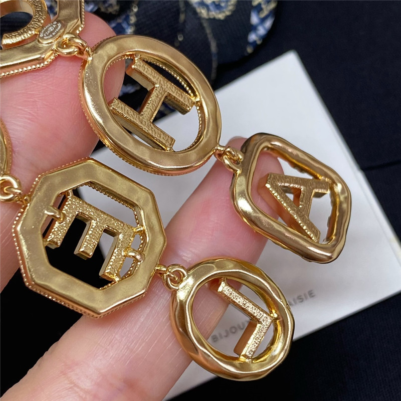 ch**el D1am0nd 8 frame oval letter earrings