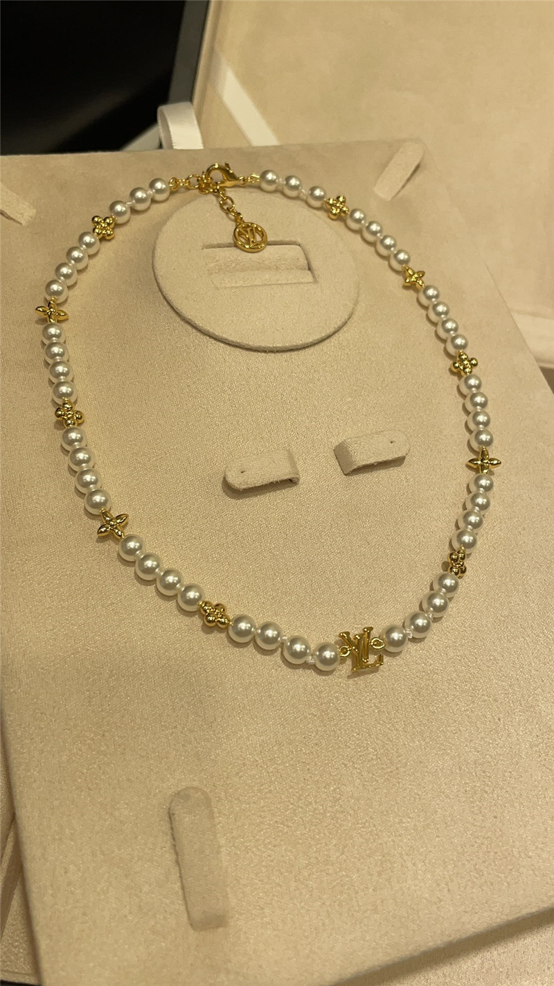 l0vis Vvtt0n lv green gold flower pearl necklace