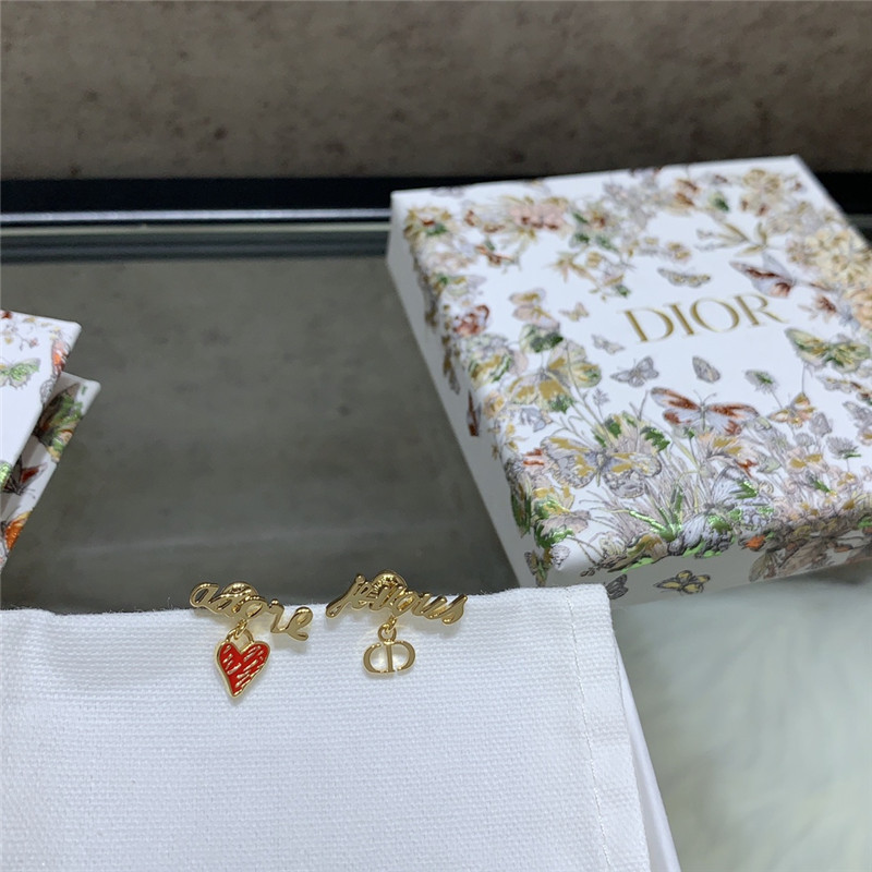 D10r red heart letter earrings