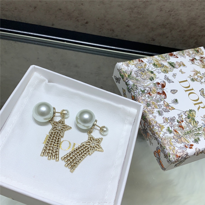 D10r pearl shooting star earrings