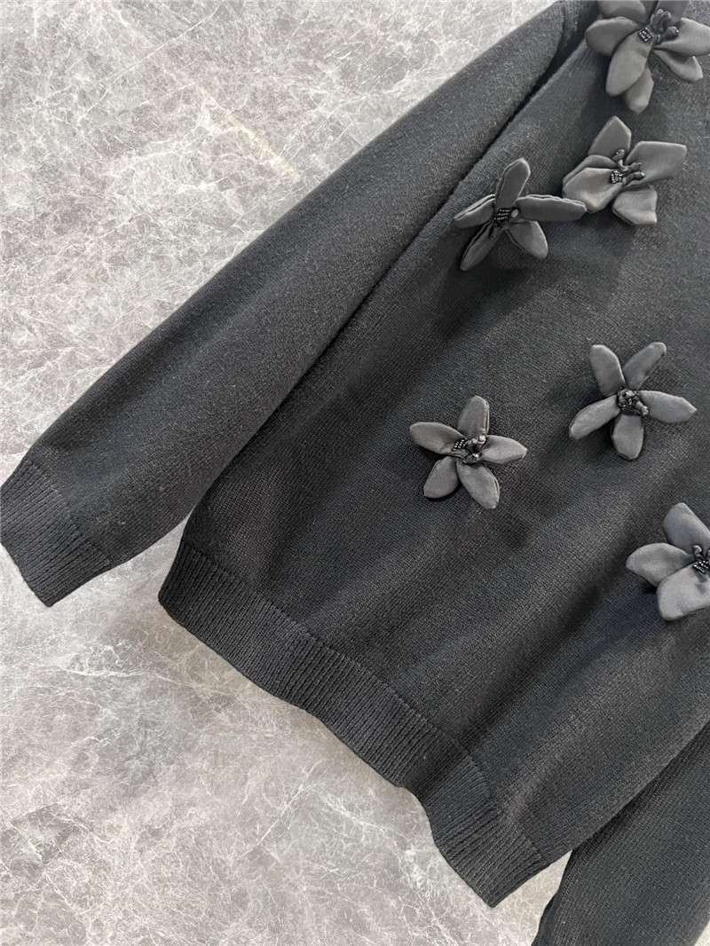 Va1e*ntin0 embroidered wool sweater replica d&g clothing