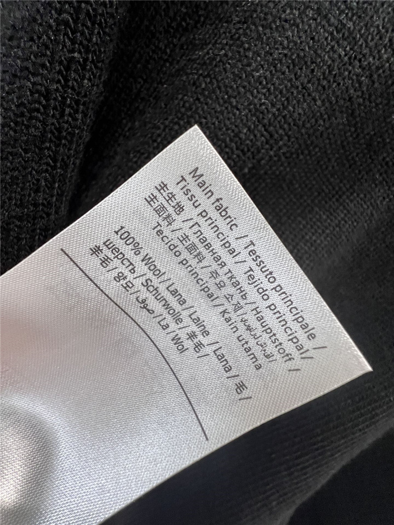 Va1e*ntin0 embroidered wool sweater replica d&g clothing