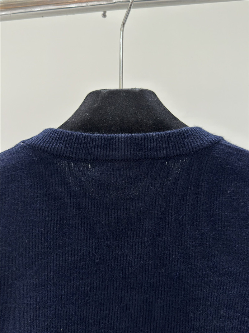 Va1e*ntin0 knitted round neck long sleeve replica clothing sites