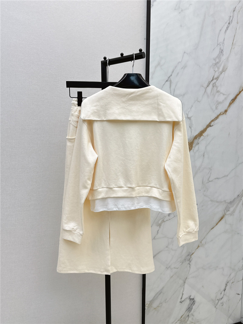 Ce1i*e exquisite leisure suit replica clothing sites