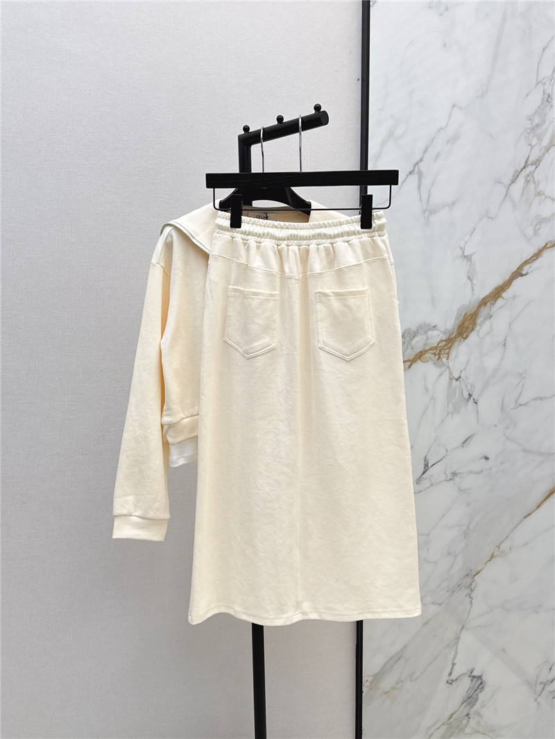 Ce1i*e exquisite leisure suit replica clothing sites