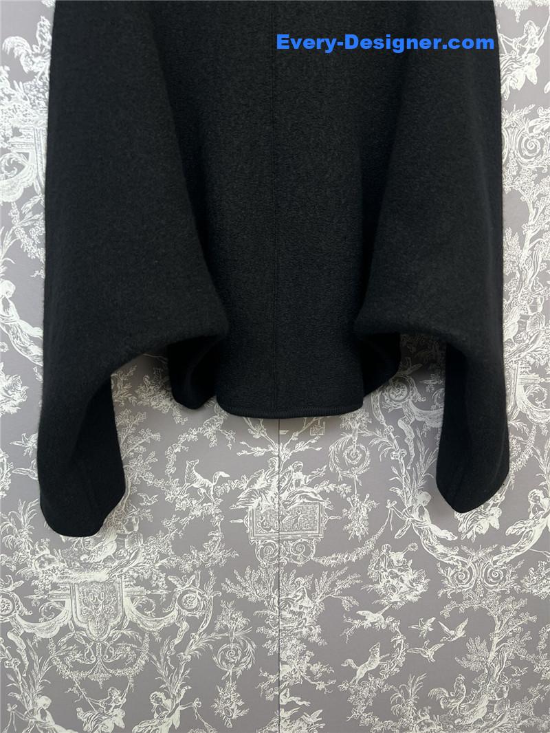 l0vis Vvtt0n lv leather button cape coat replica clothing