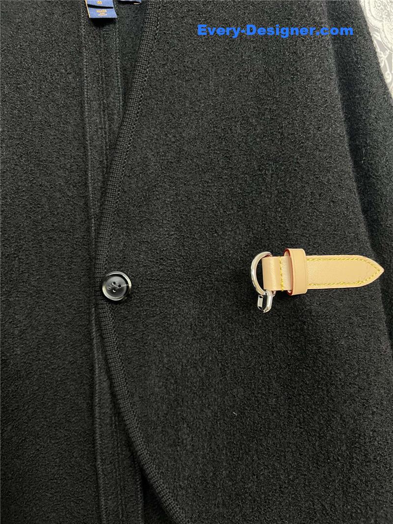 l0vis Vvtt0n lv leather button cape coat replica clothing