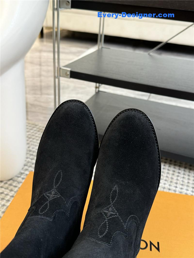 l0vis Vvtt0n lv rider boot in suede