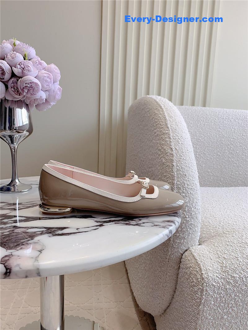 Roger Vivier Viv’ Podium Ballerinas in Patent Grey and White