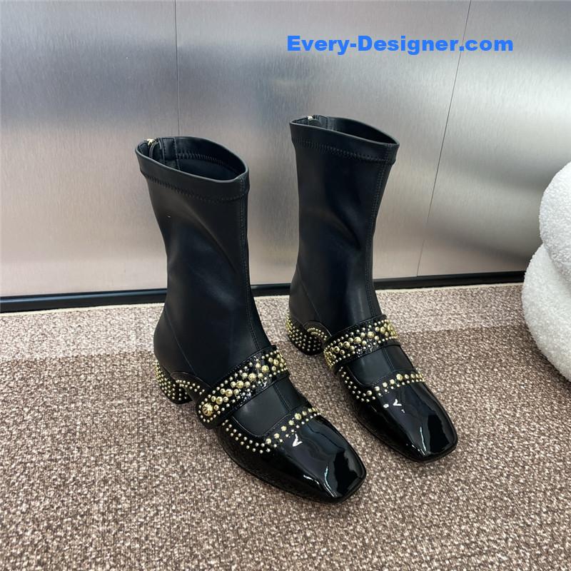 D10r women’s belle-d heeled ankle boot in black