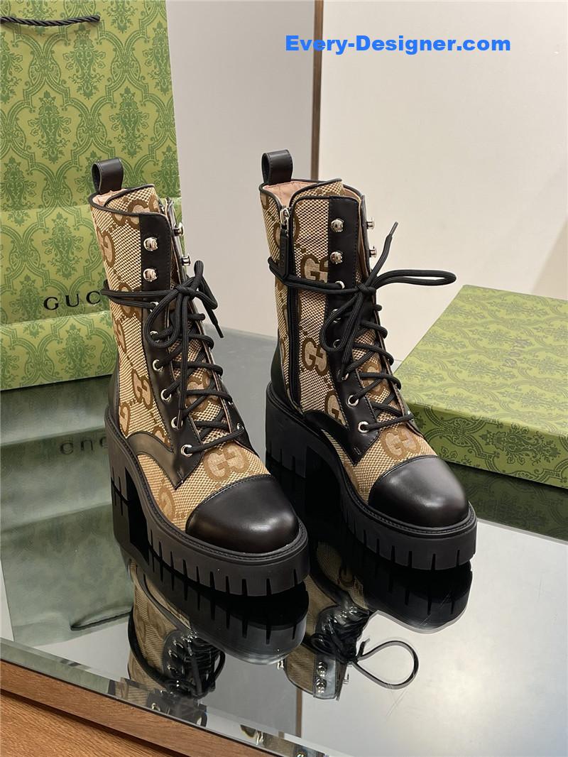 Gvc*1 gg logo quilted combat boots in beige