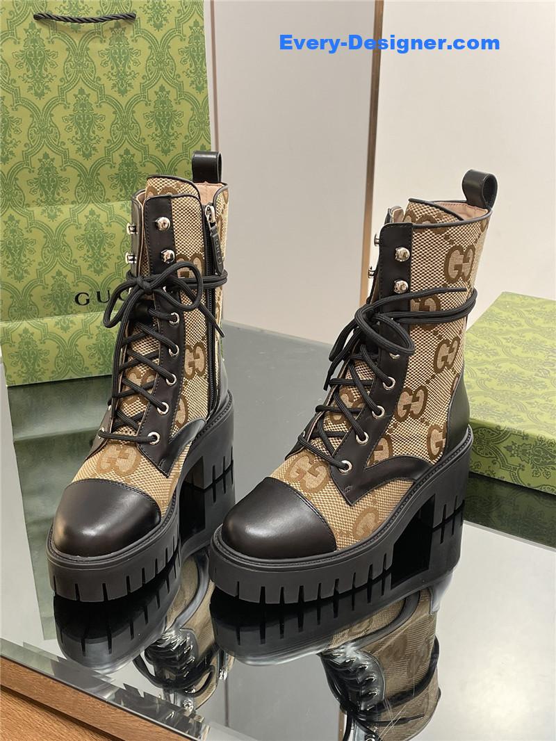 Gvc*1 gg logo quilted combat boots in beige