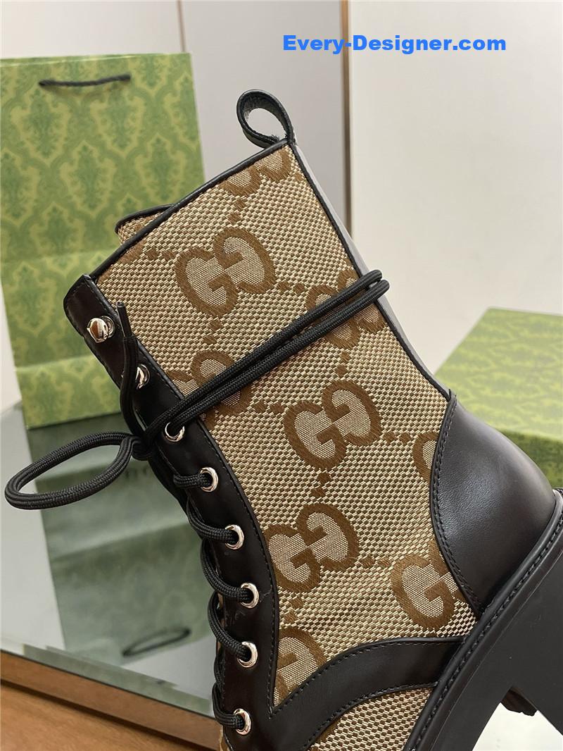 Gvc*1 gg logo quilted combat boots in beige