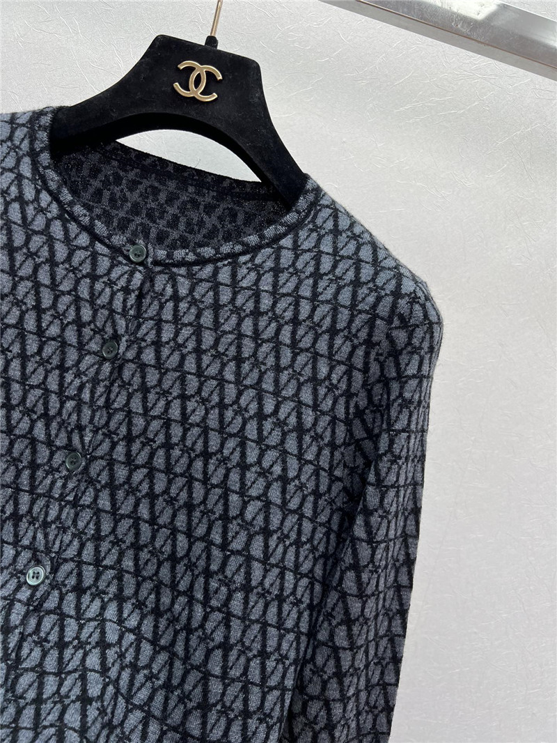 Va1e*ntin0 new cardigan replica clothing sites