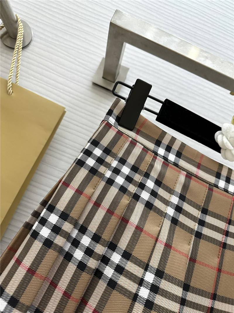 Bv*b*rry color matching plaid skirt cheap replica designer clothes