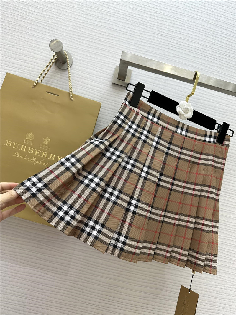 Bv*b*rry color matching plaid skirt cheap replica designer clothes