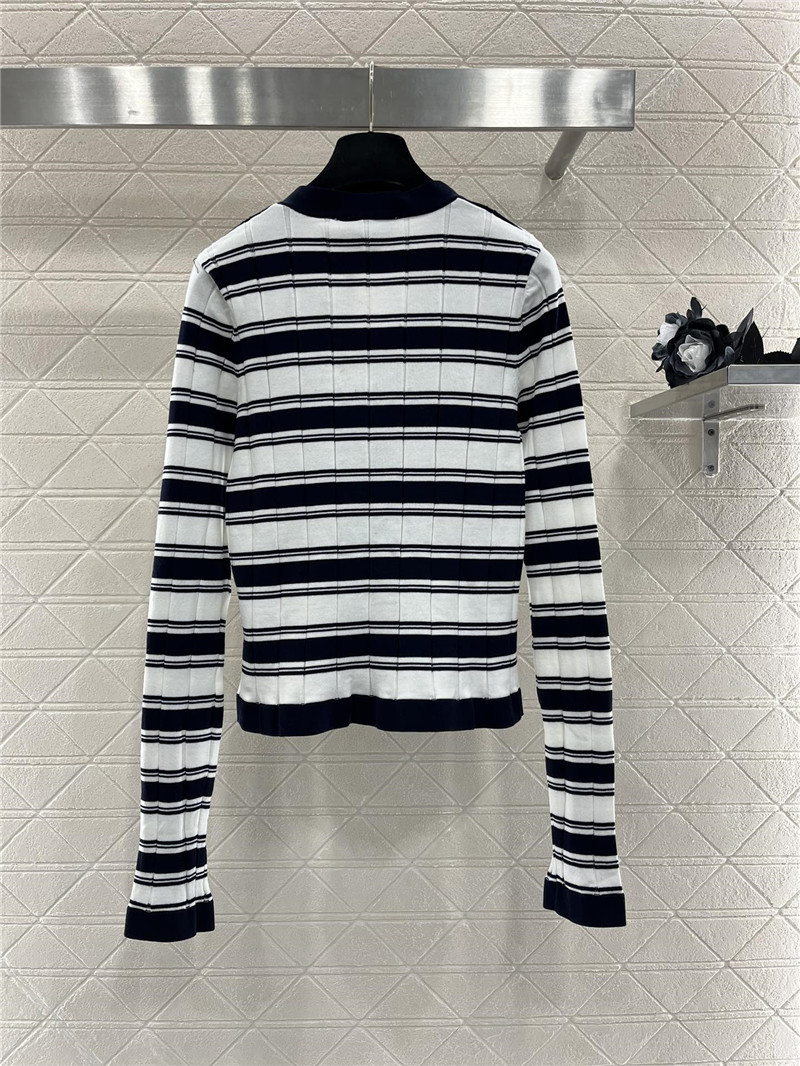 Ch**el brooch stripe v-neck cardigan black/white