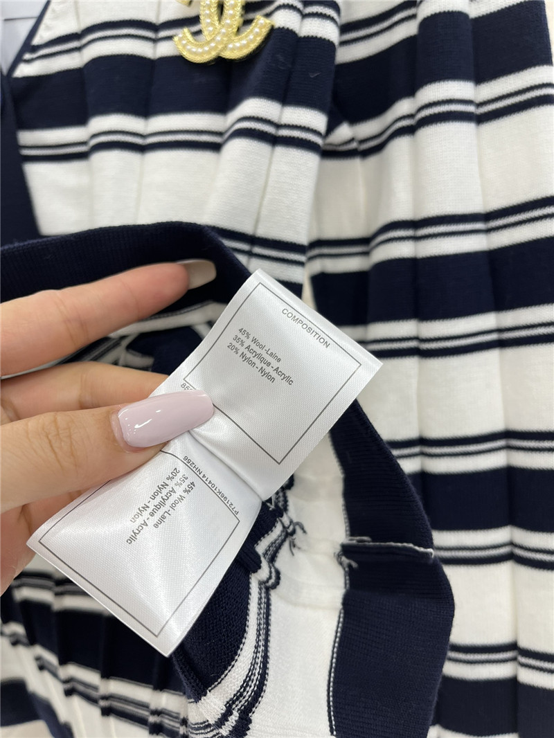 Ch**el brooch stripe v-neck cardigan black/white