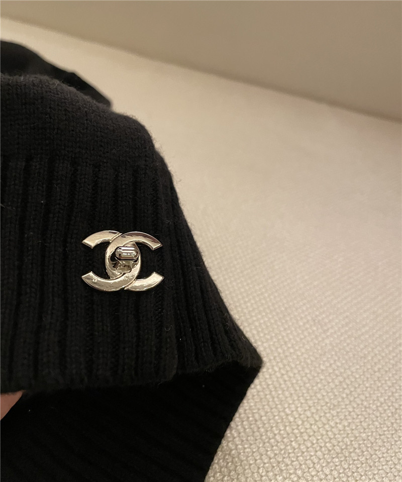 Chanel Trunlocks Crop Cardigan Black