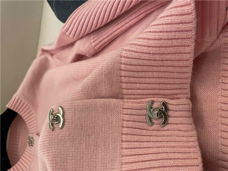 Chanel Trunlocks Crop Cardigan Pink