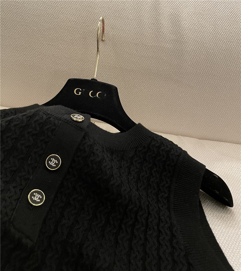 Ch**el buttons texture knitted vest black
