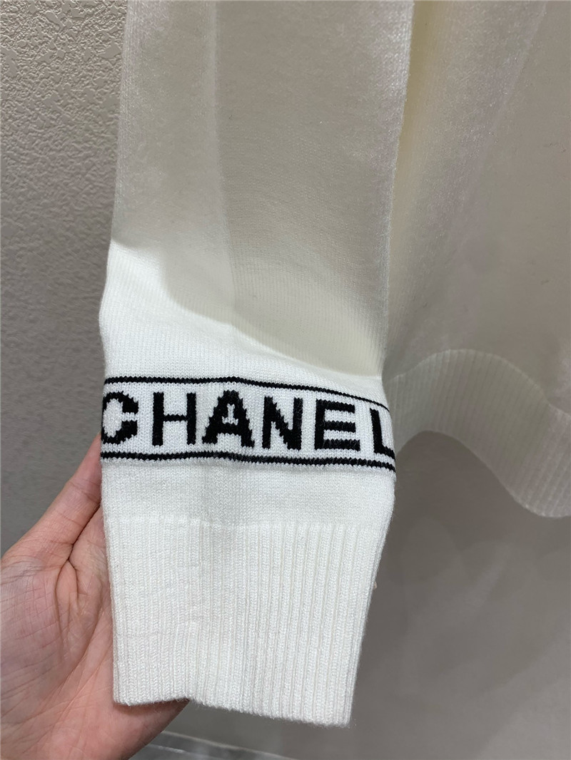 Ch**el logo-intarsia crewneck sweater white