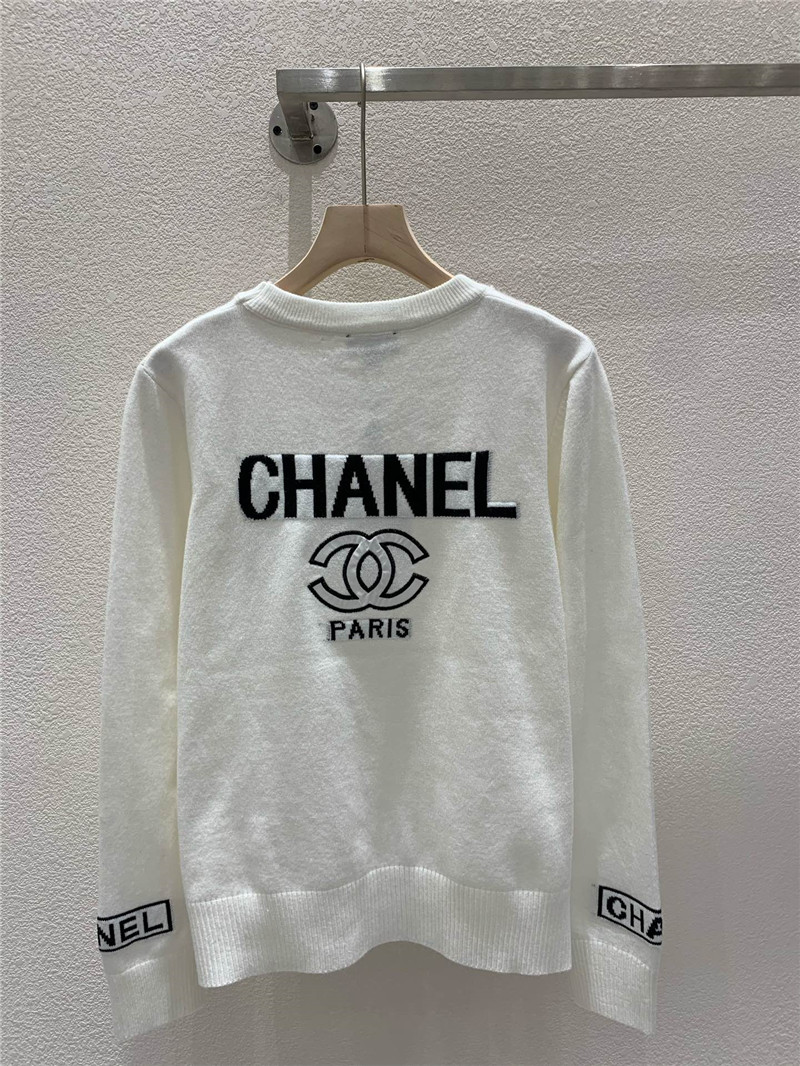 Ch**el logo-intarsia crewneck sweater white
