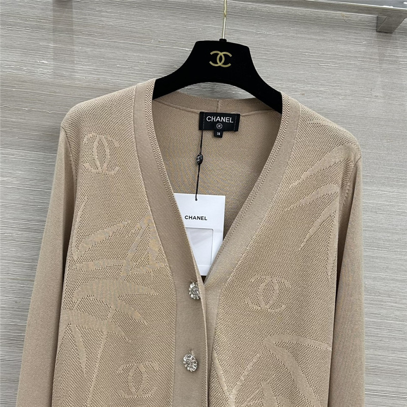 Ch**el crop jacquard v-neck cardigan beige