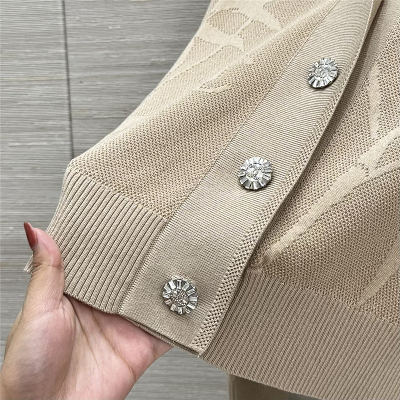 Ch**el crop jacquard v-neck cardigan beige