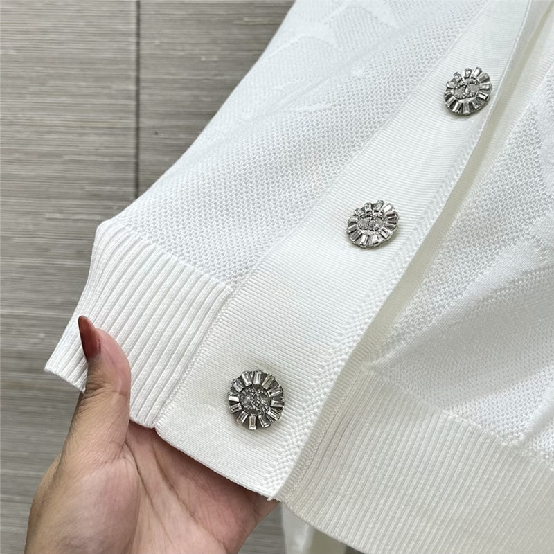 Ch**el crop jacquard v-neck cardigan white