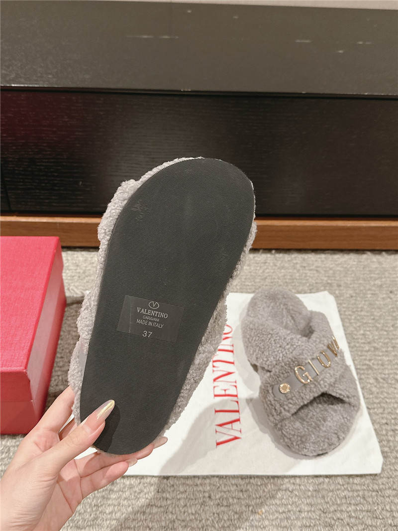 Va1e*ntin0 giovanni grey shearling slides