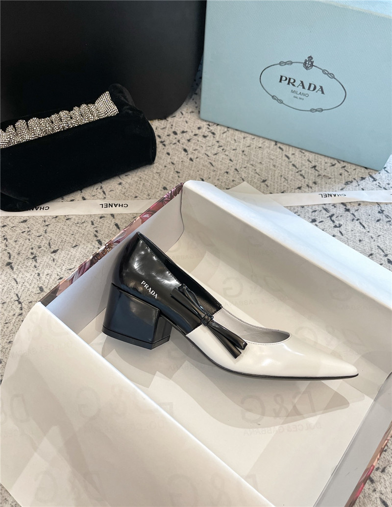 Pra*a bow black/white brushed leather pumps