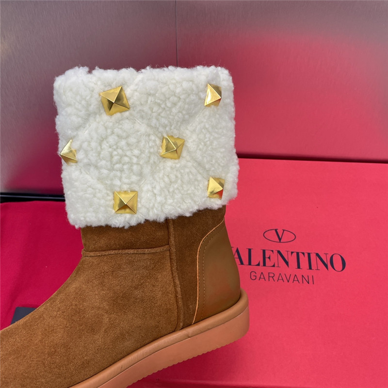 Va1e*ntin0 brown shearling studs suede ankle boots