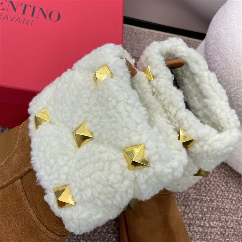 Va1e*ntin0 brown shearling studs suede ankle boots
